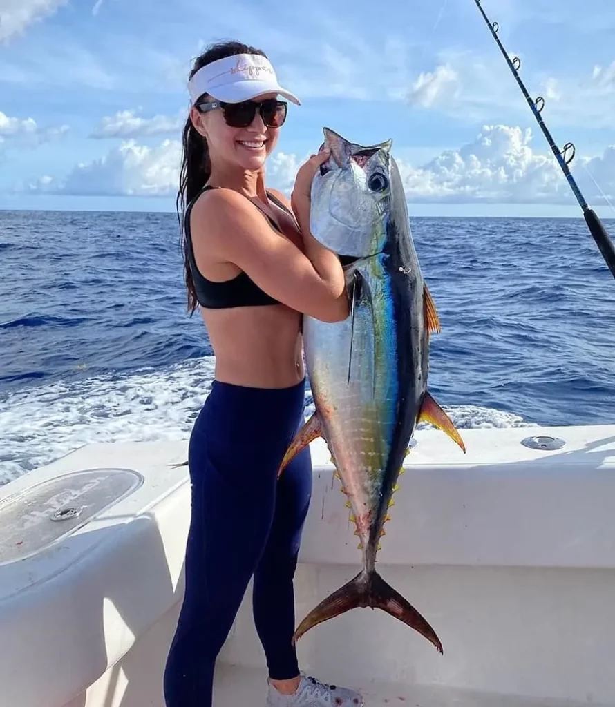  Fishing Women Catched Tuna